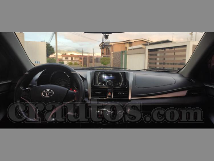 Toyota YARIS E